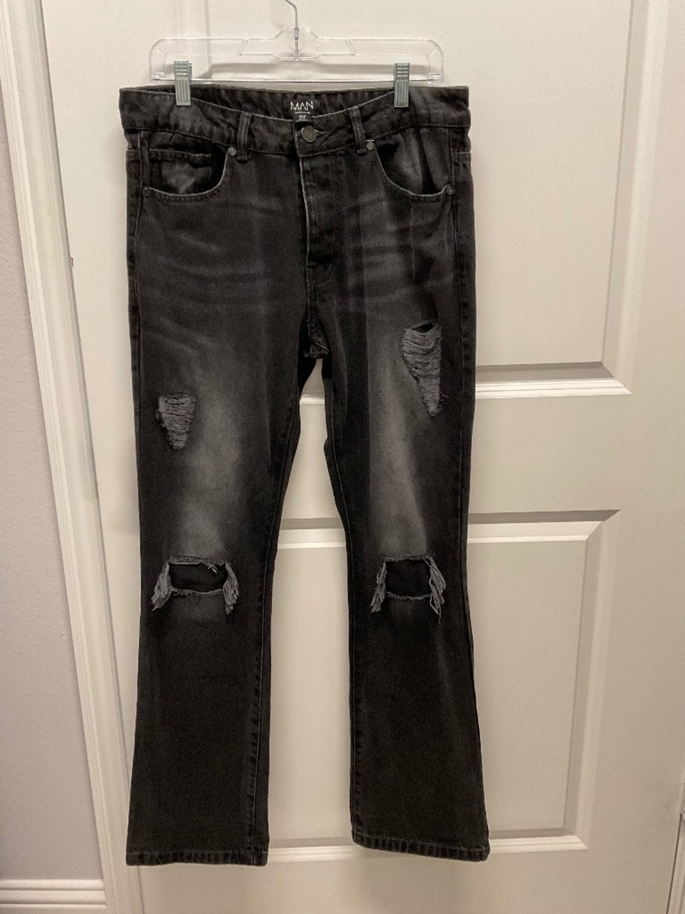 BOOHOO MAN BLACK DISTRESSED JEANS SIZE 34